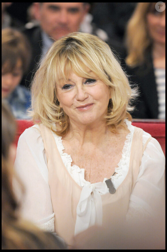 Mylène Demongeot lors de l'enregistrement de l'émission Vivement Dimanche diffusée le 4 avril 2010 sur France 2