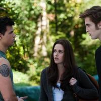 Twilight III : les nouvelles images de Robert Pattinson et Kristen Stewart face au danger !