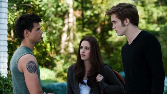 Twilight III : les nouvelles images de Robert Pattinson et Kristen Stewart face au danger !