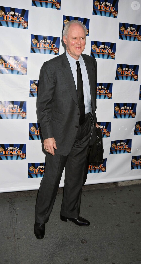 John Lithgow lors de la soirée de lancement de Lend Me A Tenor à Broadway au Music Bow Theatre à New York le 4 avril 2010