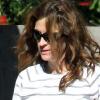 Julia Roberts à la sortie de son domicile à Malibu. Le 7 avril 2010