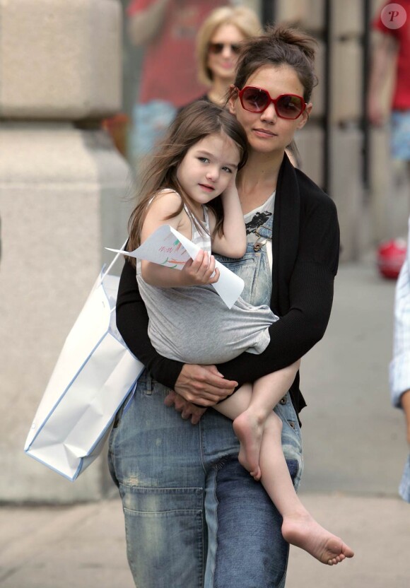 Katie Holmes et sa fille Suri à New York, le 8 avril 2010