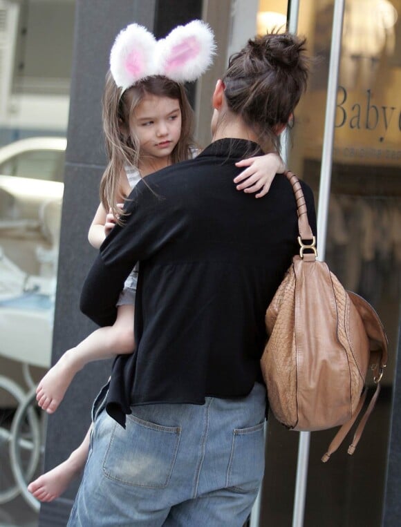 Katie Holmes et sa fille Suri à New York, le 8 avril 2010