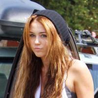 Miley Cyrus : à 17 ans, elle joue toujours... à la poupée ! La preuve !
