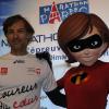 Paul Belmondo et Madame Indestructible au Marathon de Paris, le 11 avril 2010.