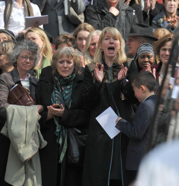 Jemma Redgrave, fille du défunt, et Kika Markham aux obsèques de Corin Redgrave, en la cathédrale Saint-Paul de Londres.  12/04/2010