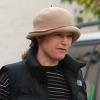 Bridget Fonda avec son fils Oliver, à Los Angeles le 11 avril 2010