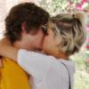 Pixie Geldof embrasse un jeune homme lors du deuxième jour du Festival Coachella en Californie le 17 avril 2010