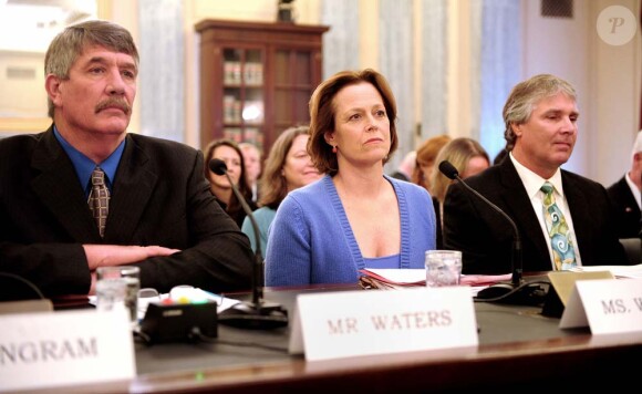 Sigourney Weaver défend les océans devant le congrès américain, à Washington, le 22 avril 2010 !