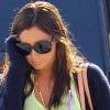 Ashley Tisdale se promène dans les rues de la capitale californienne, vendredi 23 avril, lunettes fumées  oversize sur le nez...