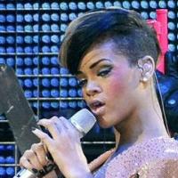 Rihanna : Torride sur scène, elle ne séduit pourtant pas Alyssa Milano !
