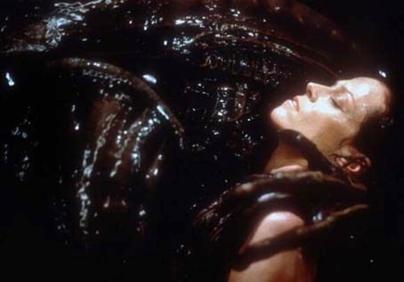 Des images d'Alien, avec la grande Sigourney Weaver.