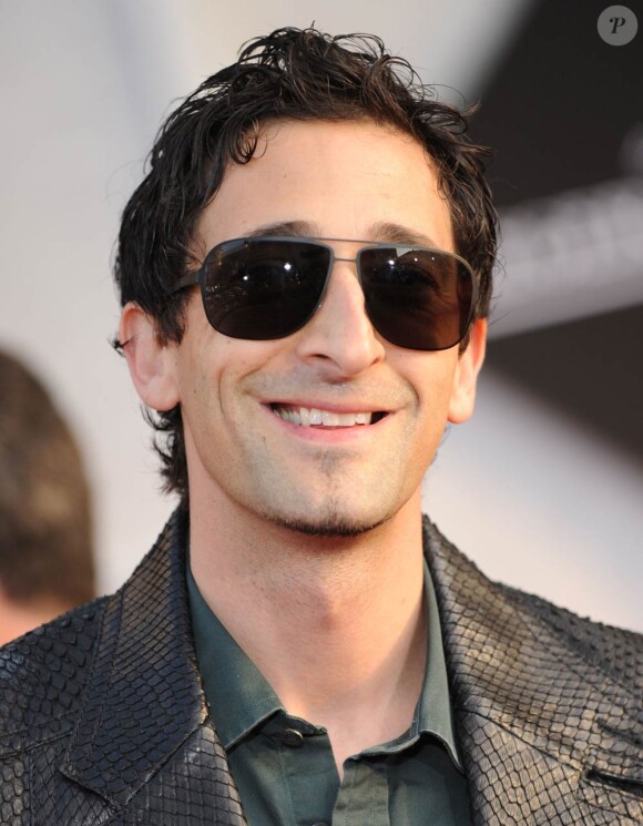 Adrien Brody, à l'occasion de l'avant-première américaine d'Iron Man 2, qui s'est tenue au El Capitan Theatre d'Hollywood, à Los Angeles, le 26 avril 2010.