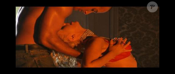 Christina Aguilera dans le trailer de 10 secondes de son dernier clip Not Myself Tonight