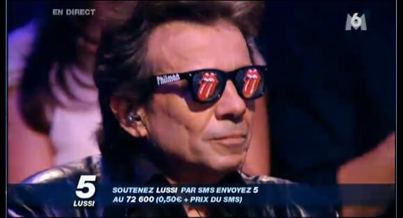 Philippe Manoeuvre met ses lunettes Rolling Stones... pour mieux entendre !