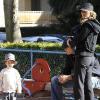 Gisele Bündchen et son mari Tom Brady promènent leur fils Benjamin ainsi que le fils de Tom, John Edward, dans un parc de Santa Monica à Los Angeles le 29 avril 2010