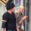 Mickey Rourke et sa petite amie, la sublime Anastassija Makarenko, dans les rues de Los Angeles, le vendredi 23 avril. 
