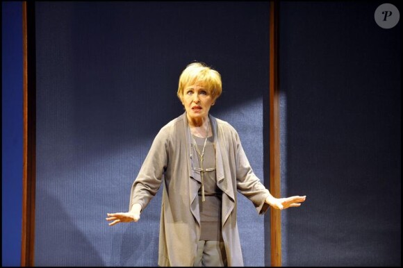 Nicole Croiseille dans la pièce "Jalousie en trois mails" (4 mai 2010)