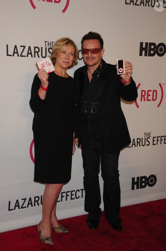 Susan Smith et Bono à la première de The Lazarus Effect, à New York. 04/05/2010