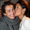 Mlle Agnès et Emma De Caunes à la Braderie Chic à l'Hôtel Particulier le 6 mai à Paris