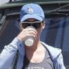 Katy Perry déguste un café, à la sortie de son studio d'enregistrement, il y a quelques jours, à Los Angeles.