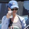 Katy Perry déguste un café, à la sortie de son studio d'enregistrement, il y a quelques jours, à Los Angeles.