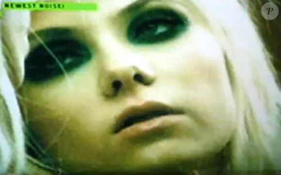 Taylor Momsen dévoile son premier clip, Make me wanna die, signé sous le nom du groupe The Pretty Reckless. 