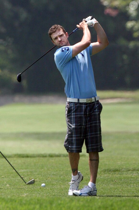 Justin Timberlake, grand fan de golf, fait plaisir à l'une de ses fans pour son mariage, mai 2010 !