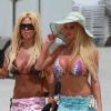 Shauna Sand a trouvé un clone pour l'accompagner à la plage de Miami le 13 mai 2010