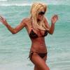 Shauna Sand a trouvé un clone pour l'accompagner à la plage de Miami le 13 mai 2010