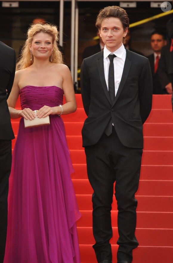 Raphaël au côté de sa chérie Mélanie Thierry lors du 63ème Festival de Cannes en mai 2010