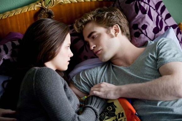 Twilight - Chapitre 3 : Hésitation, Robert Pattinson, Kristen Stewart. En salles le 7 juillet 2010