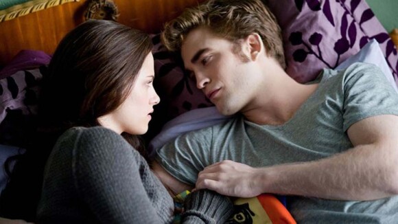 "Twilight Hésitation" : Découvrez l'intégralité du clip de Muse avec Robert Pattinson et Kristen Stewart !
