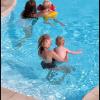 Naomi Watts et ses fils dans la piscine de l'Hotel du Cap, à Antibes