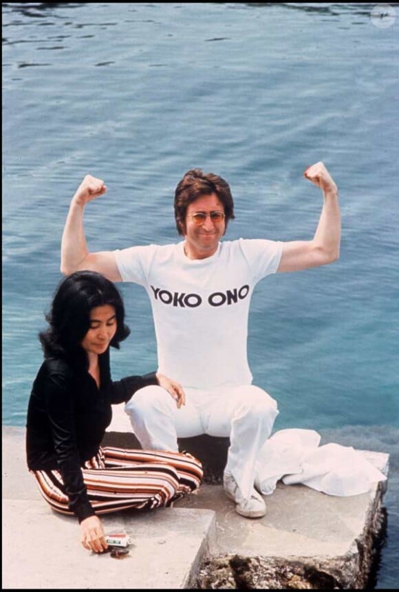 John Lennon et Yoko Ono au Festival de Cannes en 1971 où ils présentent leur film Apotheosis