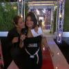 Sarah a quitté le cube. Elle est accueillie sur le plateau par Faustine Bollaert.