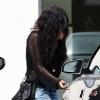 Vanessa Hudgens rejoint sa voiture, garée dans les rues de Los Angeles, en tentant d'échapper aux paparazzis, jeudi 27 mai...