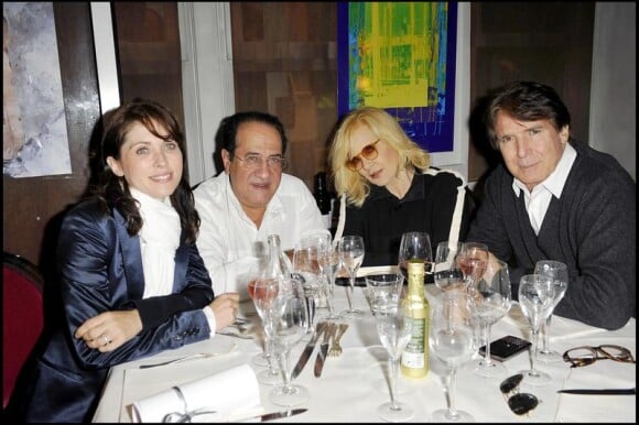 Isabelle Bouysse, son mari Jean-Claude Azoulay, Sylvie Vartan, son mari Tony Scotti lors de la soirée Fête du Printemps à Neuilly, le 29 mai 2010