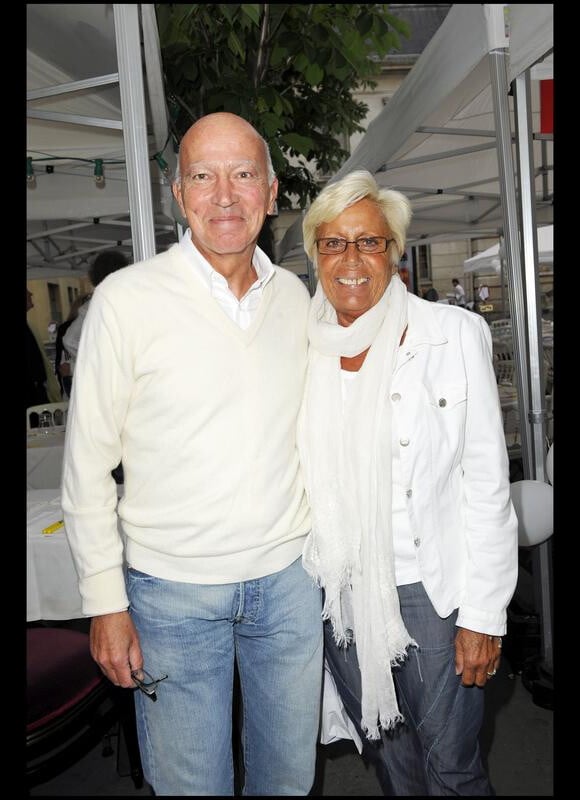 Thierry Saussez et sa femme lors d'un concours de "pétanque molle" à Neuilly, le 29 mai 2010