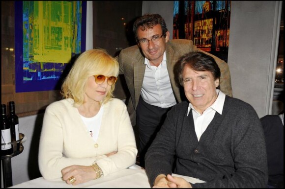 Sylvie Vartan, Tony Scotti et Jean-Christophe Fromentin lors de la soirée Fête du Printemps à Neuilly, le 29 mai 2010