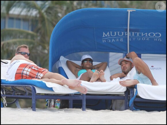 Halle Berry sur une plage à Miami, le 30 mai 2010