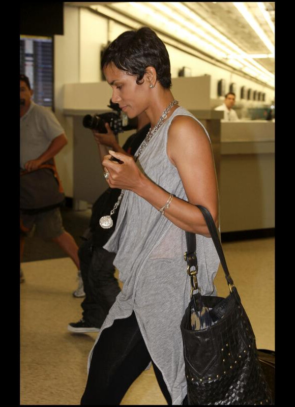 Halle Berry à l'aéroport de Miami, le 30 mai 2010