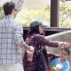 Megan Fox accompagnée de son amoureux Brian Austin Green et du fils de celui-ci lors d'une promenade en famille à Los Angeles