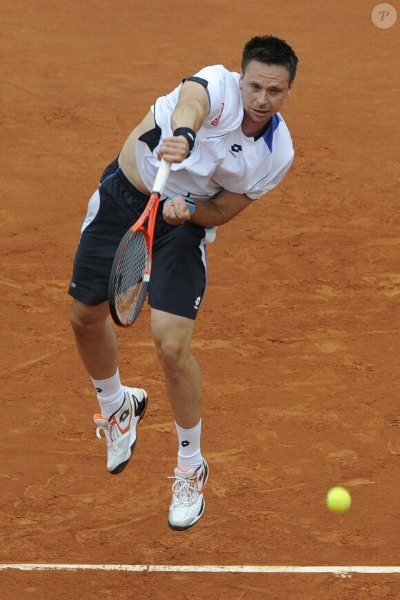 Roger Federer est tombé à Roland Garros sous les coups de buttoirs de  Robin Söderling en quart de finale 3-6, 6-3, 7-5, 6-4. Le 1er juin 2010