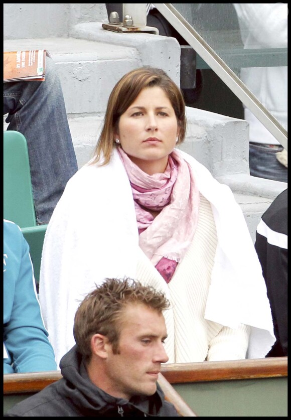 Mirka, l'épouse de Roger Federer, assiste à sa défaite à Roland Garros, le 1er juin 2010 !