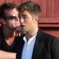 Robert Pattinson : Pendant qu'il joue les saltimbanques, Kristen Stewart est harcelée !