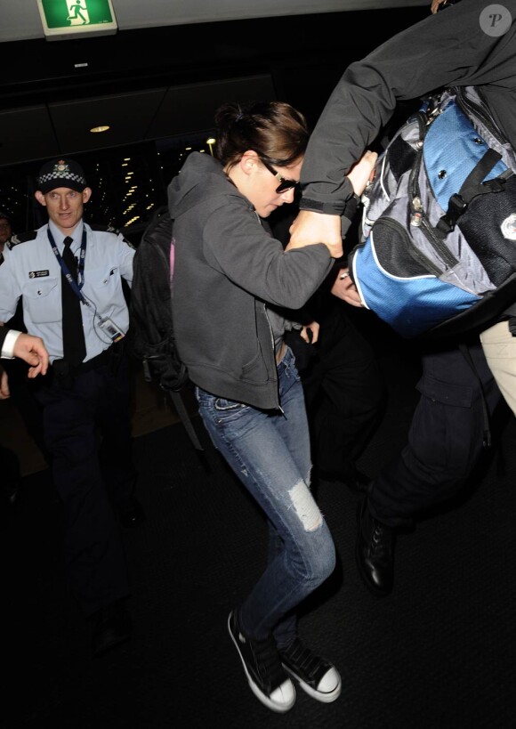 Kristen Stewart à l'aéroport de Sidney après la promotion de Twilight Hésitation.