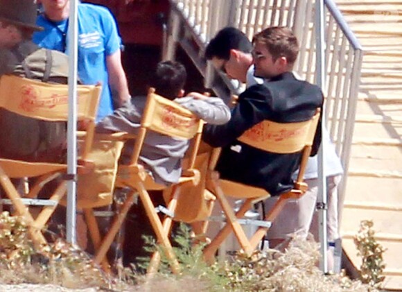 Robert Pattinson sur le tournage de Water for Elephants, à Los Angeles, le 1er juin 2010 !