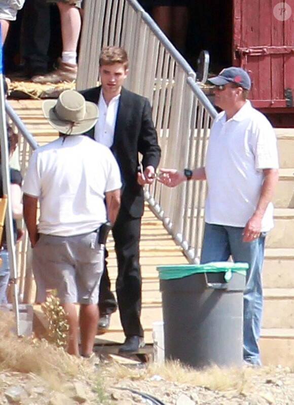 Robert Pattinson sur le tournage de Water for Elephants, à Los Angeles, le 1er juin 2010 !