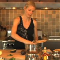 Gwyneth Paltrow : quand l'actrice joue à la ménagère, elle est irrésistible !